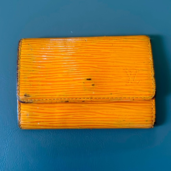 LV yellow epi 6-ring key holder minor wear and tear - Picture 1 of 4